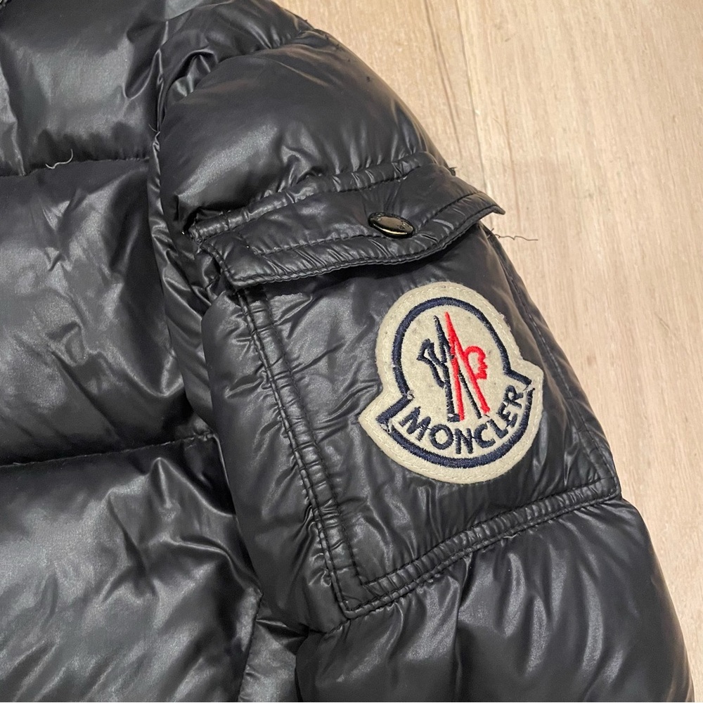 Moncler Puffer Jacket - Picture 3 of 9